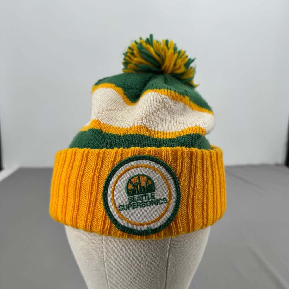 Mitchell & Ness Seattle Supersonics NBA Cuffed Pom Beanie Hat